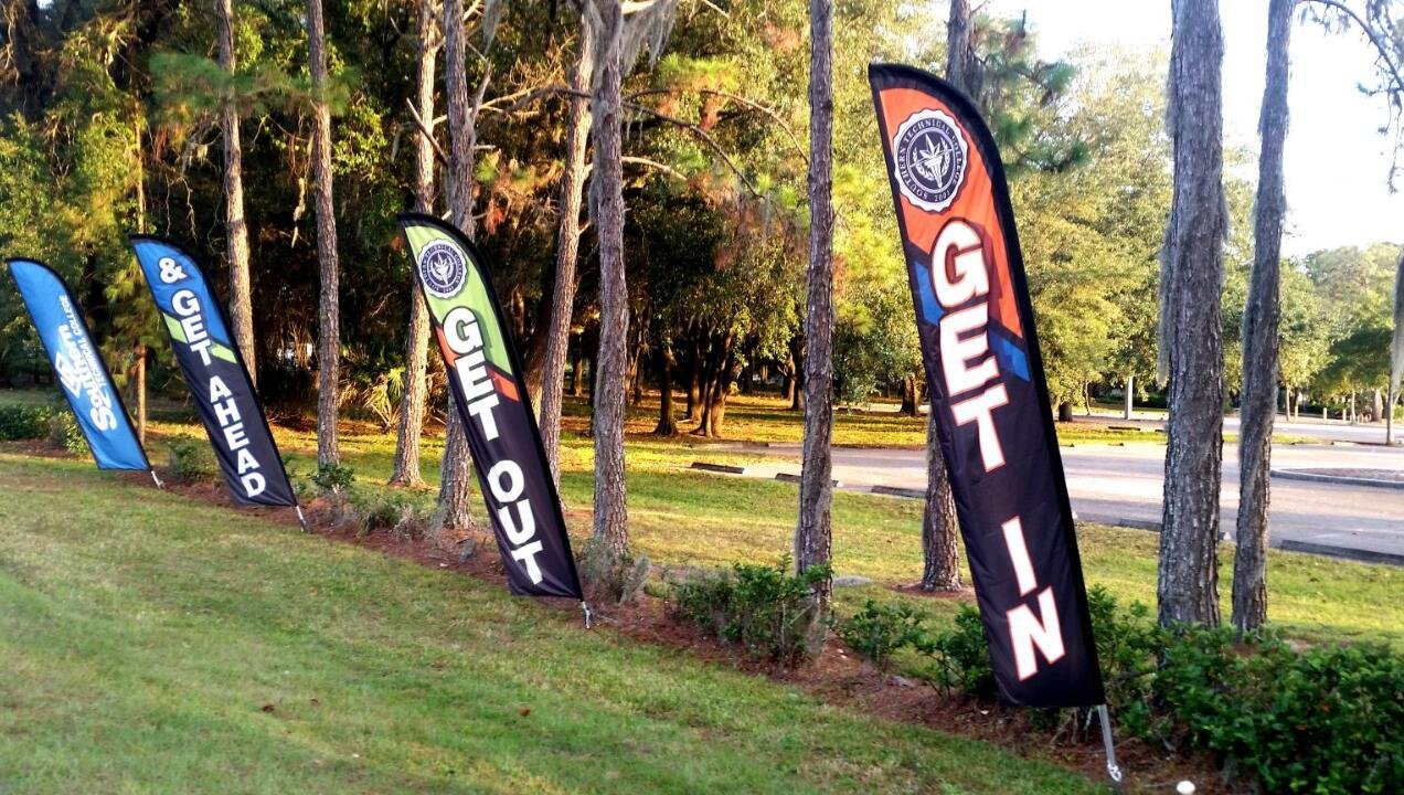 How to Choose the Best Custom Feather Flags for Your Business