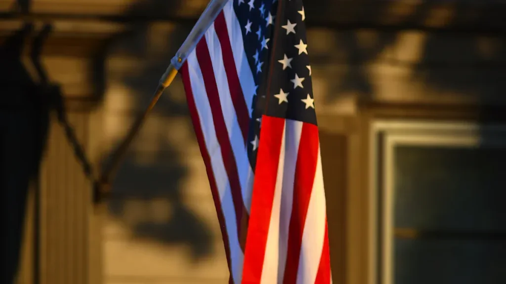 7 Essential Tips for Choosing the Right Windless Flag for Your Business